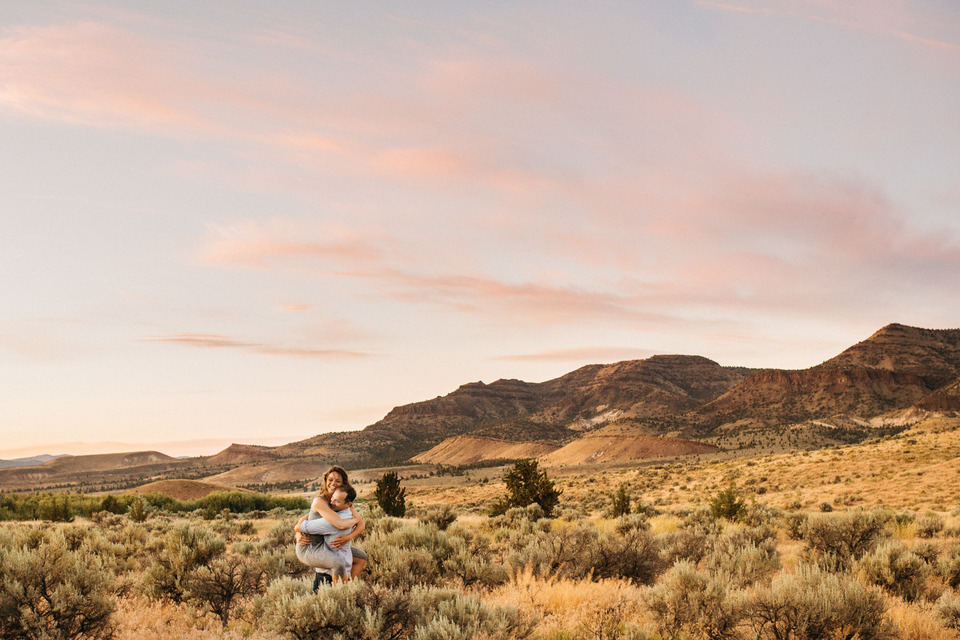 adventurousdesert engagement session at the john day fossil beds bend, or