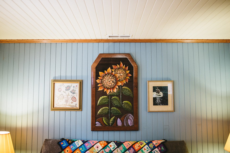 backyard wedding in the oregon forest with lawn games and pie