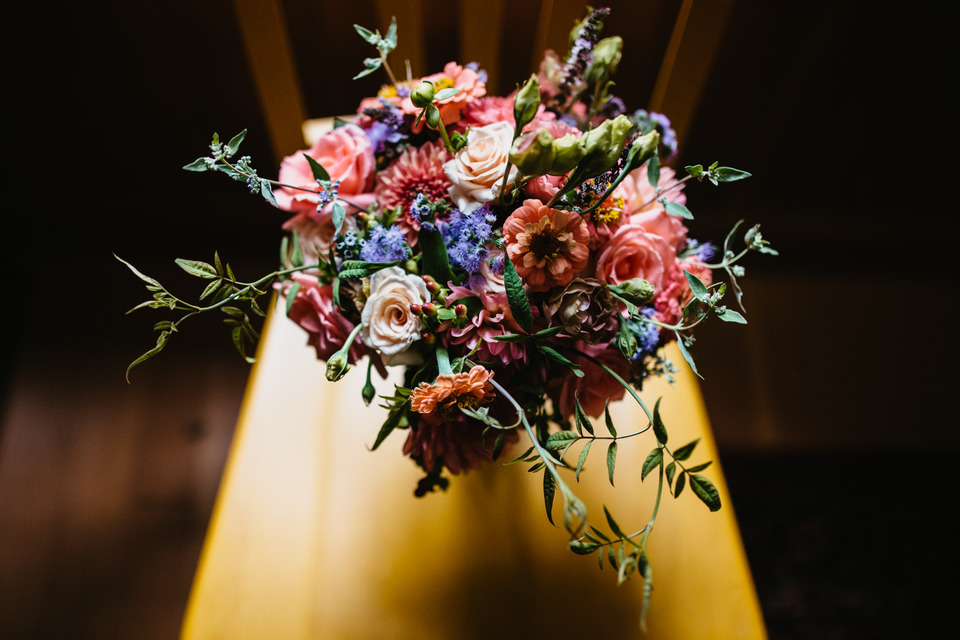 backyard wedding in the oregon forest with lawn games and pie