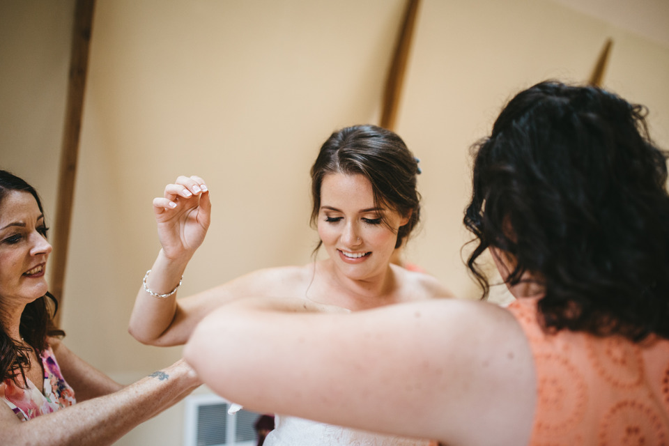 backyard wedding in the oregon forest with lawn games and pie