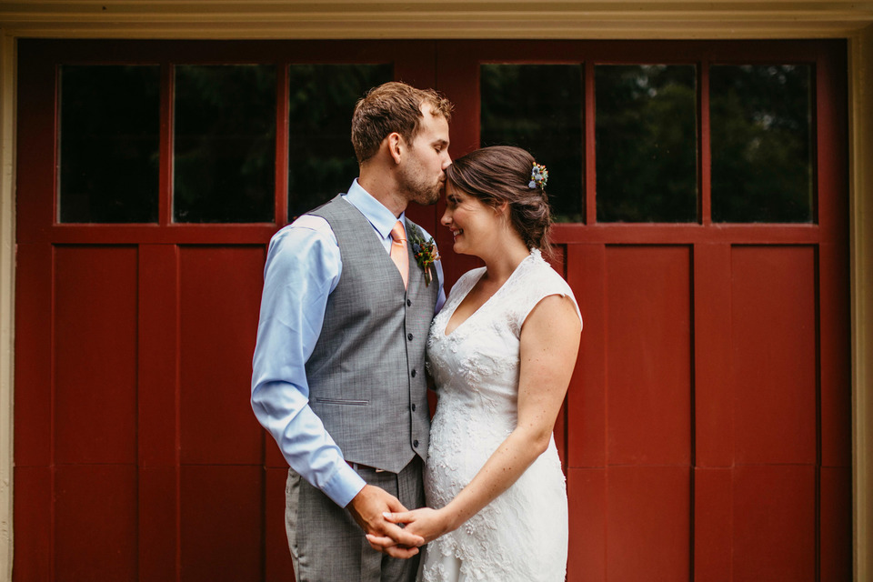 backyard wedding in the oregon forest with lawn games and pie