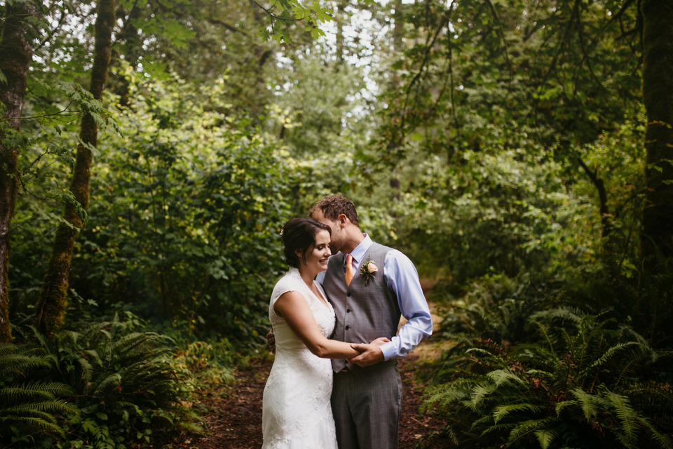 backyard wedding in the oregon forest with lawn games and pie