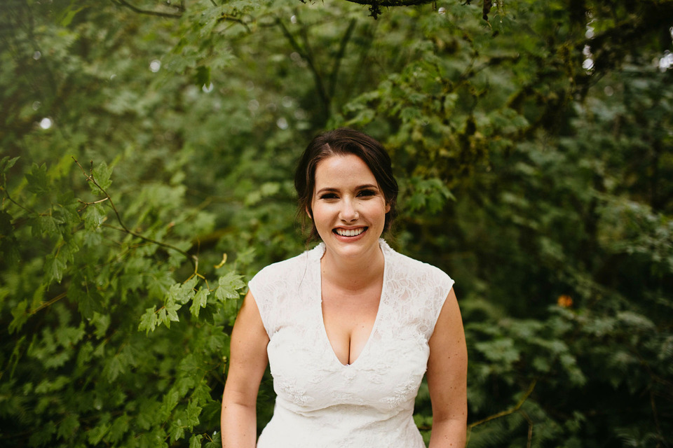 backyard wedding in the oregon forest with lawn games and pie