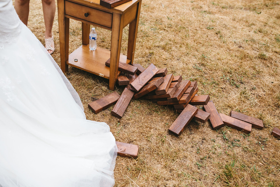 backyard wedding in the oregon forest with lawn games and pie
