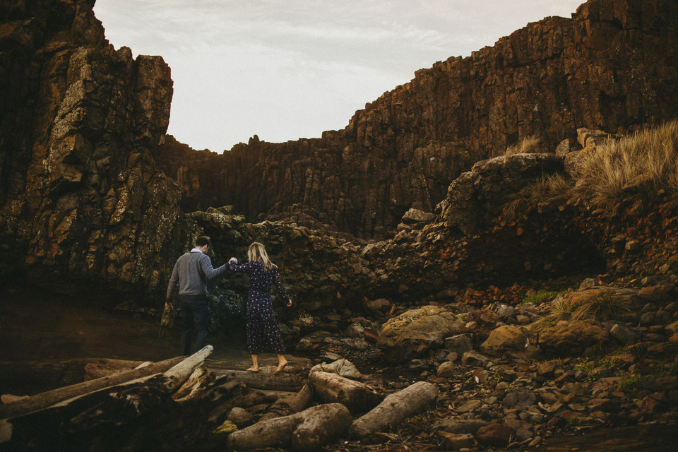 sunset photos of kate and isaac for their oregon coast anniversary session
