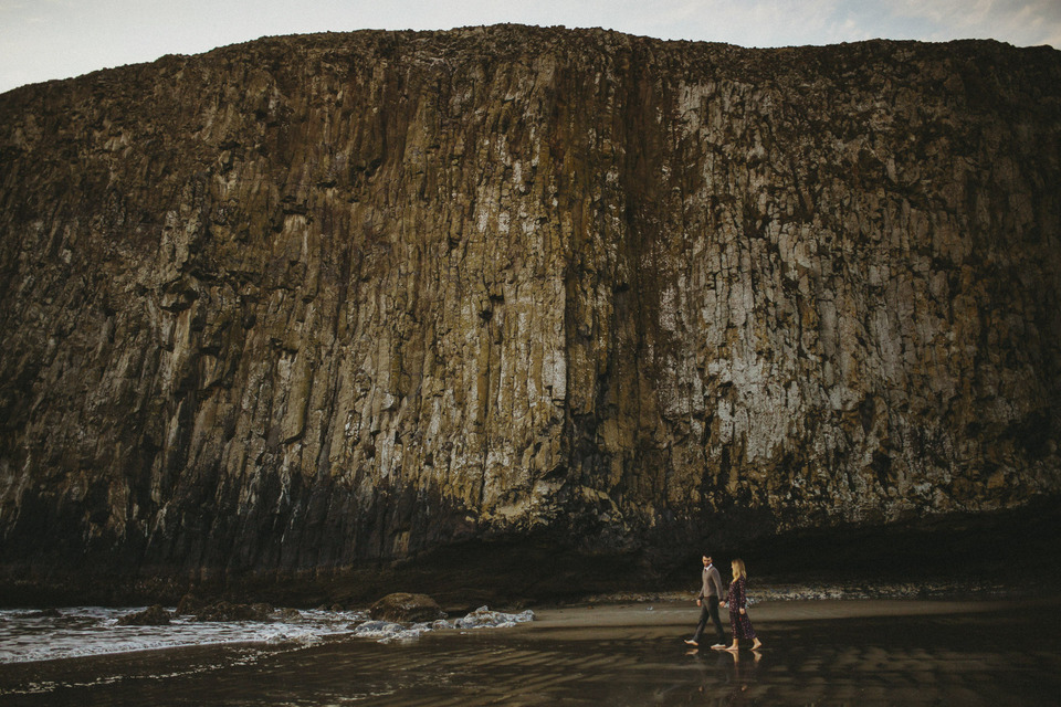sunset photos of kate and isaac for their oregon coast anniversary session