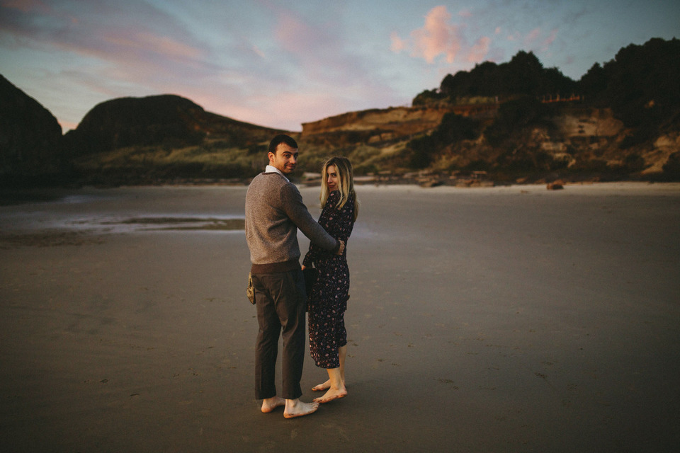 sunset photos of kate and isaac for their oregon coast anniversary session