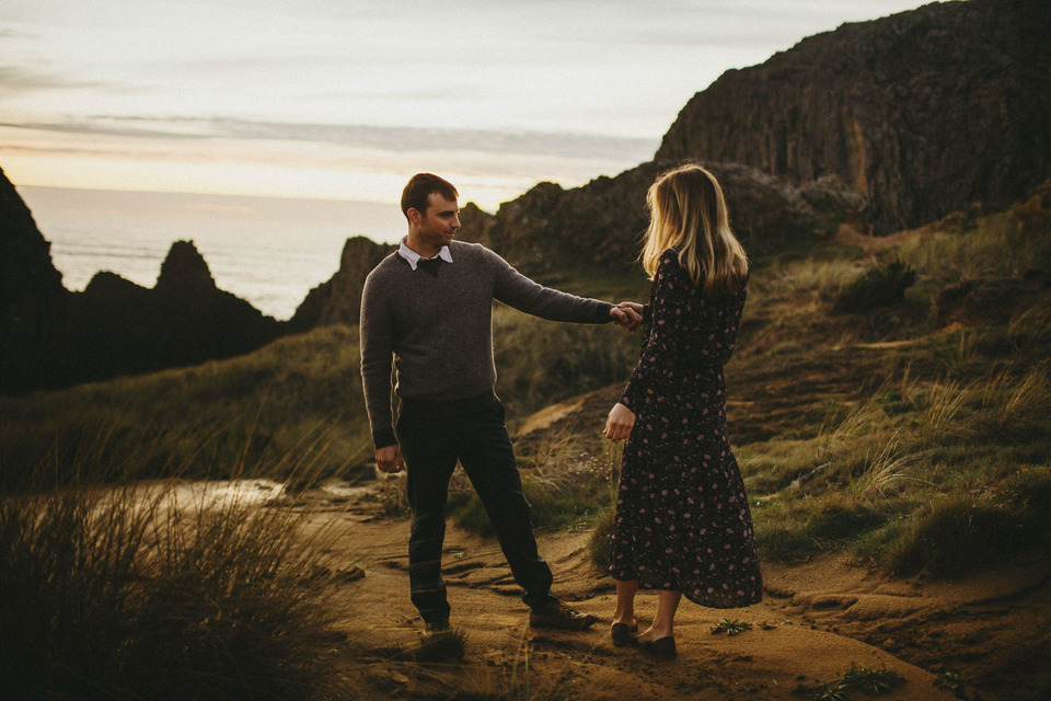sunset photos of kate and isaac for their oregon coast anniversary session