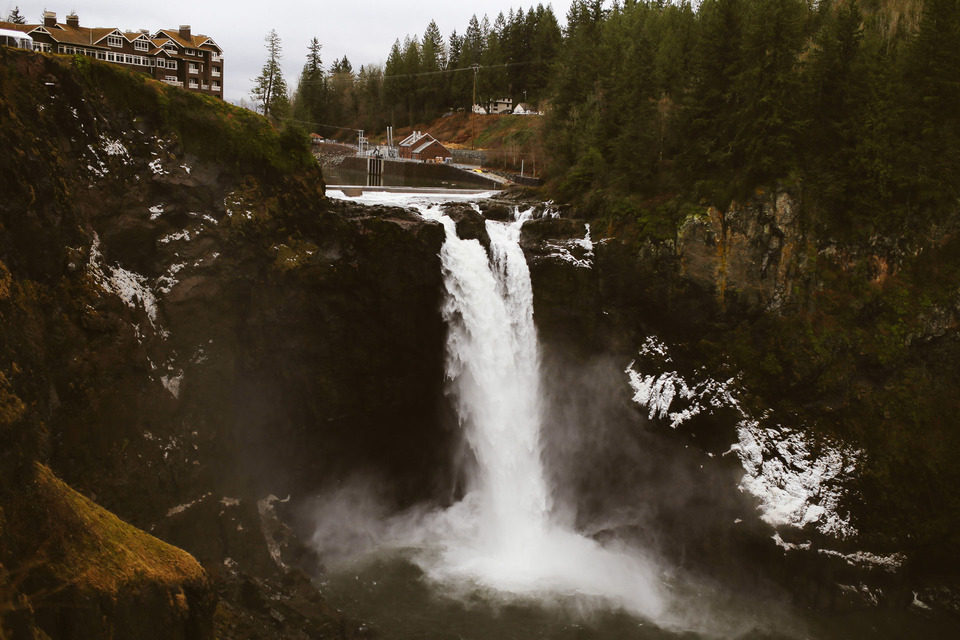 snoqualmie falls