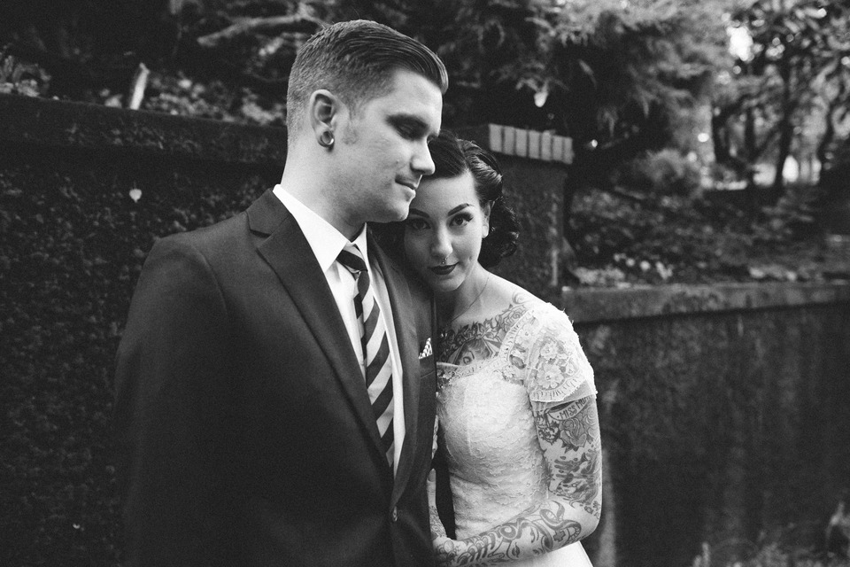 tattooed vintage pinup girl bride and groom portland cathedral park wedding